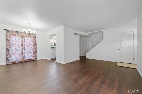 1129 Rue La Ville #1129, Creve Coeur, MO 63141