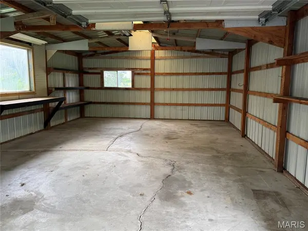 940 E 1st ST, Beckemeyer, IL 62219