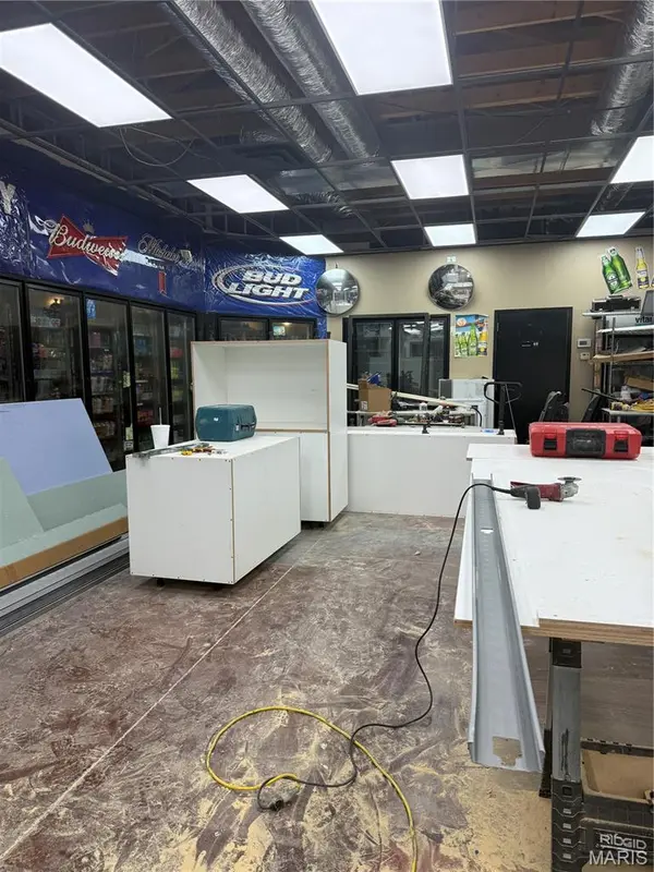 8815 N Broadway, St Louis, MO 63147