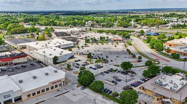 235 Mid Rivers Mall DR, St Peters, MO 63376