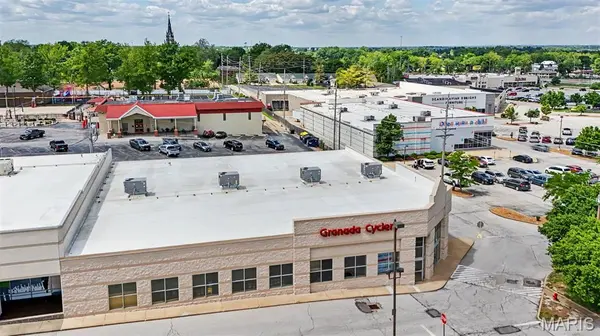 235 Mid Rivers Mall DR, St Peters, MO 63376