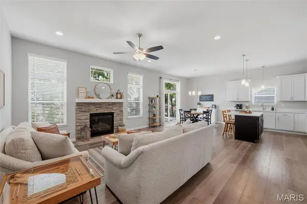 411 Knothole LN, Wentzville, MO 63385
