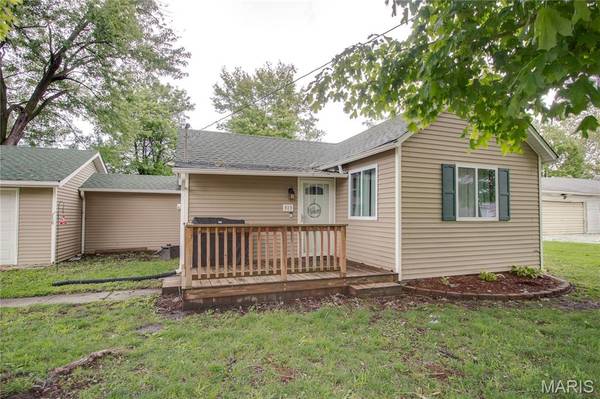 313 E Charles ST, Medora, IL 62063