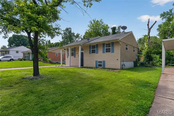 1420 Columbus DR, St Louis, MO 63138