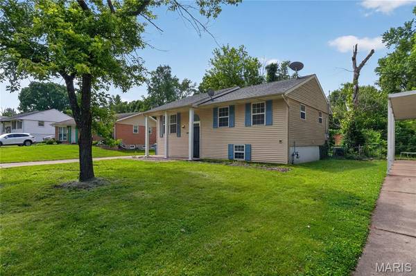 1420 Columbus DR, St Louis, MO 63138