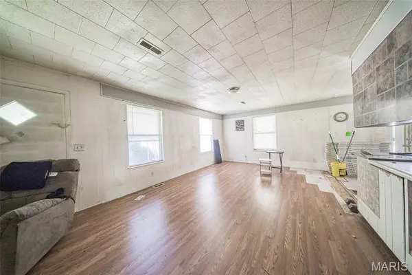 1412 Highway 49, Davisville, MO 65456