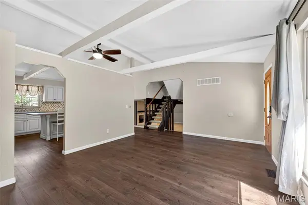 4 Red Oaks DR, St Peters, MO 63376