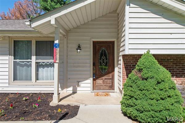 4 Red Oaks DR, St Peters, MO 63376