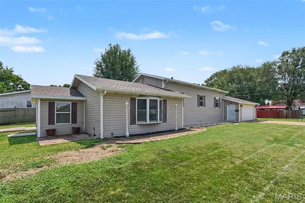 417 Young AVE, Dupo, IL 62239