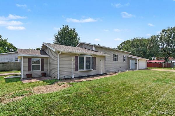 417 Young AVE, Dupo, IL 62239