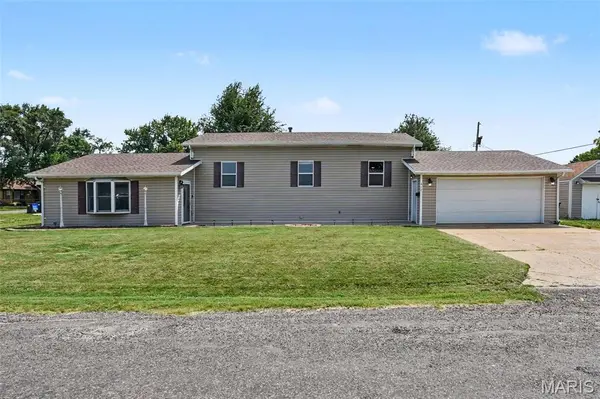 417 Young AVE, Dupo, IL 62239