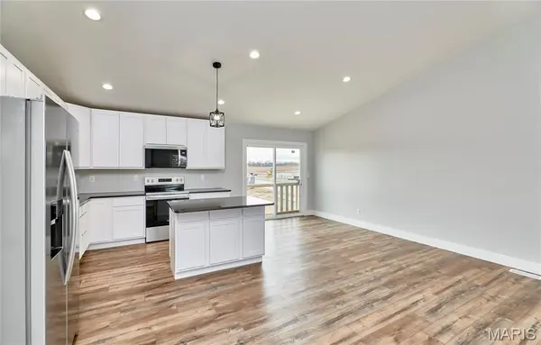 1182 Marathon DR, Foristell, MO 63348