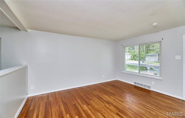 1960 Parker RD, Florissant, MO 63033
