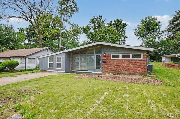 8408 Chalons CT, St Louis, MO 63134