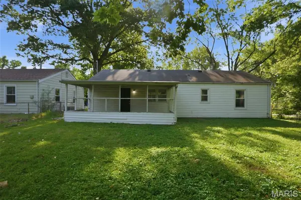 9801 Lorna LN, St Louis, MO 63136