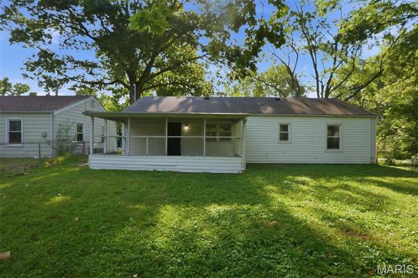 9801 Lorna LN, St Louis, MO 63136