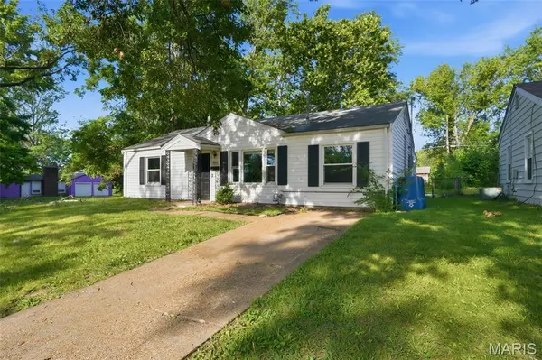 9801 Lorna LN, St Louis, MO 63136