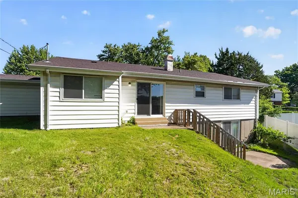 11874 Beckett Fall RD, St Louis, MO 63033