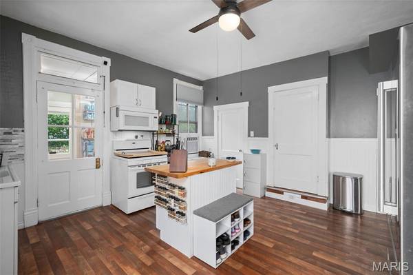 809 Military RD, Unincorporated, MO 63125