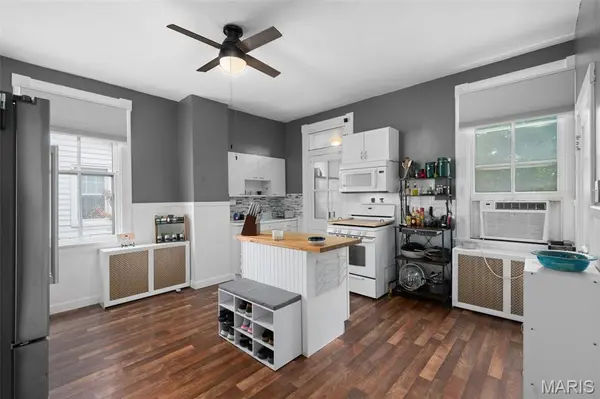 809 Military RD, Unincorporated, MO 63125