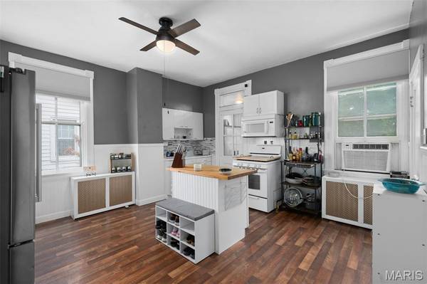 809 Military RD, Unincorporated, MO 63125