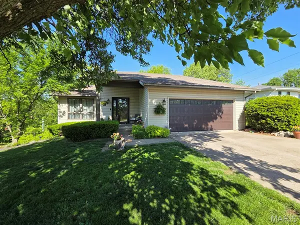 403 Constantz DR, Canton, MO 63435