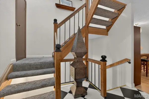 2029 Painted Leaf DR, St Louis, MO 63043