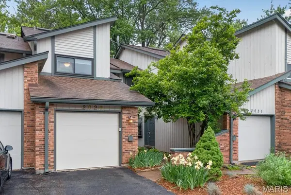 2029 Painted Leaf DR, St Louis, MO 63043