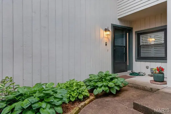 2029 Painted Leaf DR, St Louis, MO 63043