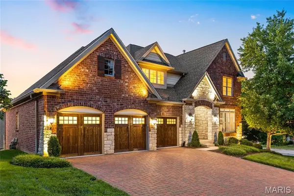 259 Meadowbrook Country Club Estate, Ballwin, MO 63011