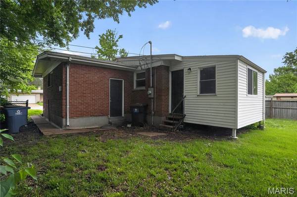 1500 Highmont DR, St Louis, MO 63136