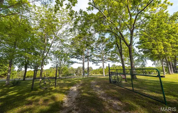 474 Highway ZZ, Jadwin, MO 65501