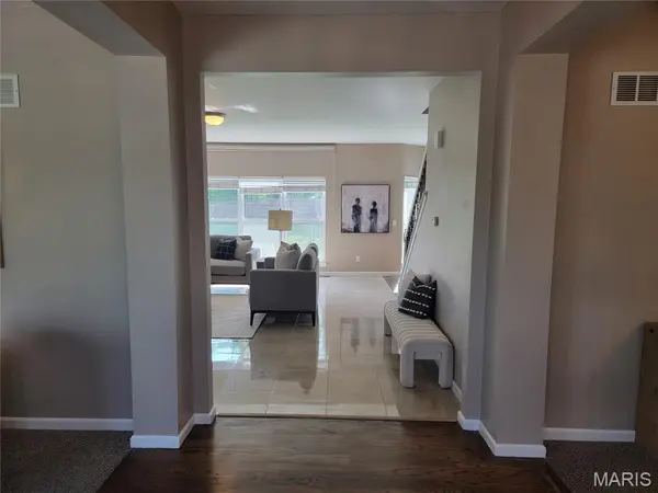 59 Charbonier Bluffs DR, Florissant, MO 63031