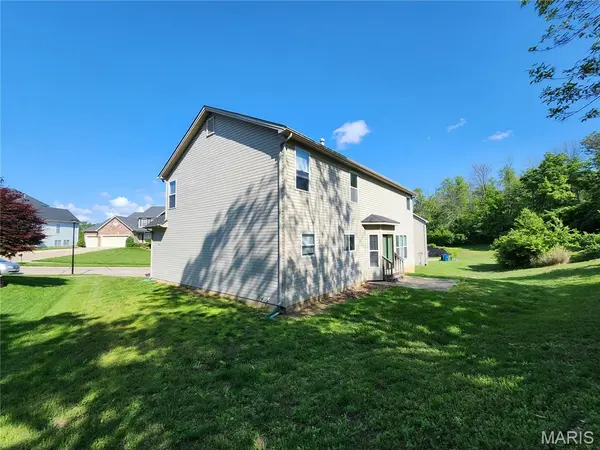 59 Charbonier Bluffs DR, Florissant, MO 63031