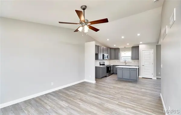 1186 Marathon DR, Foristell, MO 63348