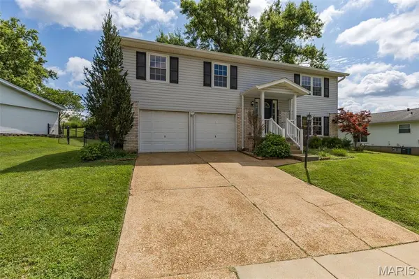 5572 Brookton WAY, St Louis, MO 63128