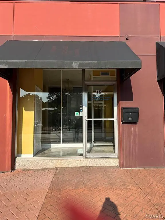 15 S Florissant RD, St Louis, MO 63135