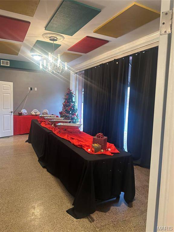 15 S Florissant RD, St Louis, MO 63135