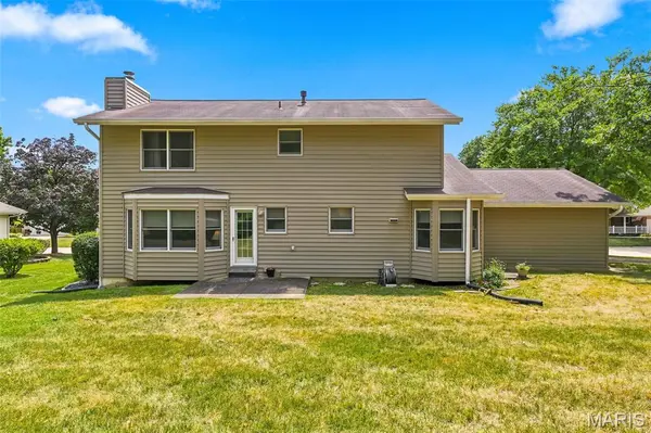 3065 Winding River DR, St Charles, MO 63303