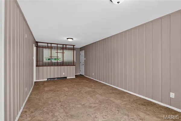 9503 Yorktown DR, St Louis, MO 63137
