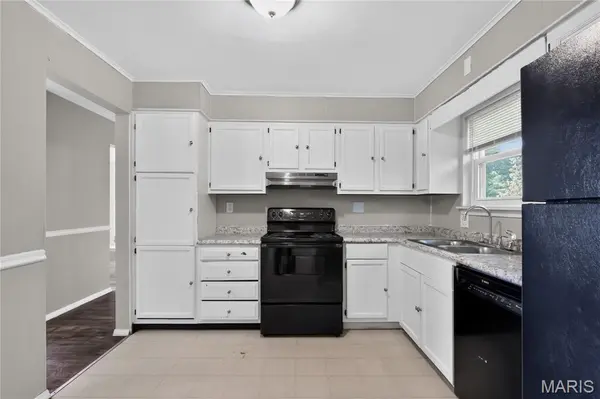 9503 Yorktown DR, St Louis, MO 63137
