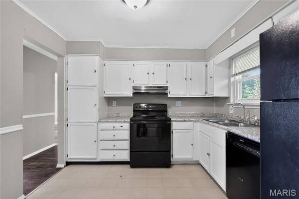 9503 Yorktown DR, St Louis, MO 63137