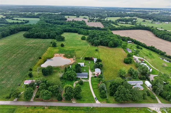 21725 Owl DR, Lebanon, MO 65536