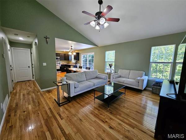 22858 Revelation RD, Waynesville, MO 65583