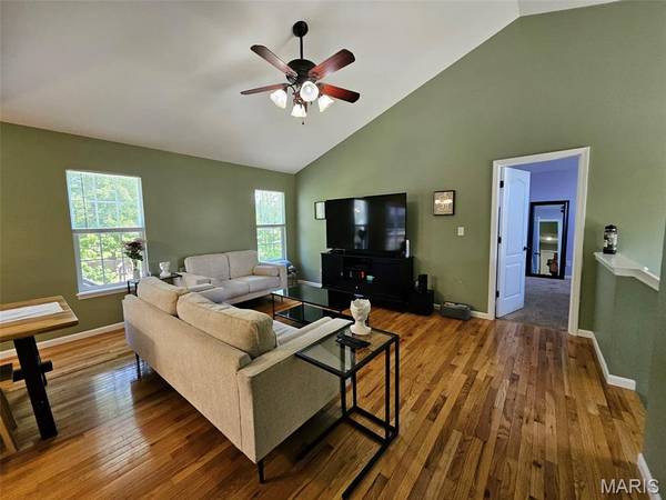 22858 Revelation RD, Waynesville, MO 65583