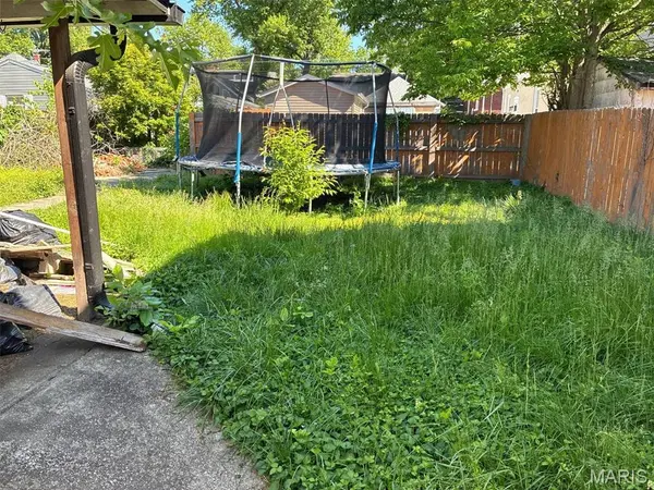 521 E A ST, Belleville, IL 62220