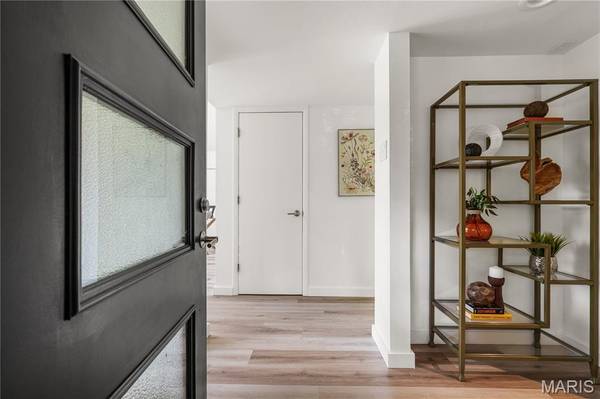 2 Sunswept DR, St Louis, MO 63141