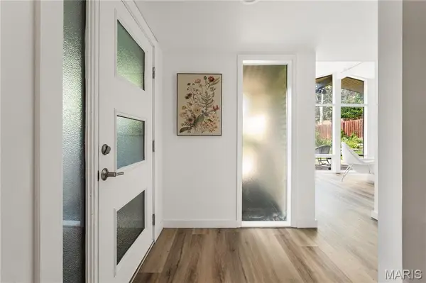 2 Sunswept DR, St Louis, MO 63141