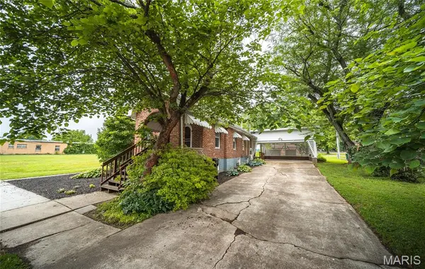 218 W Eldon ST, St James, MO 65559