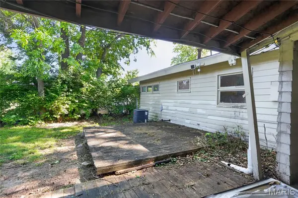 16 Brightwell CT, St Louis, MO 63031